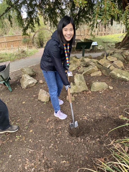 Eunice Lo digging
